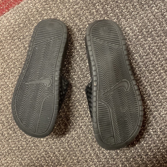 Nike Slides - Picture 2 of 3